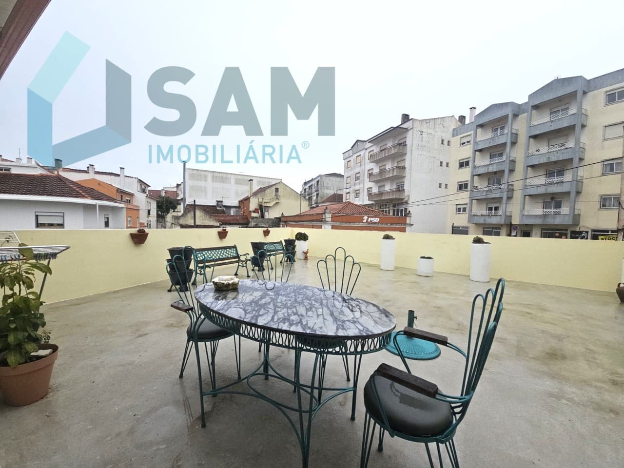 Apartamento T2 com terraço centro Cadaval