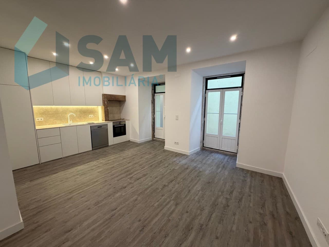 Apartamento T1+1 com pátio privativo no Bairro Alto, Lisboa